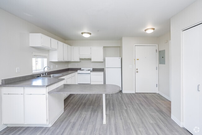 1BR, 1BA - 629SF - Kitchen