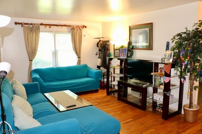 Photo - 46 Mt Kemble Ave