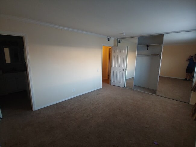 Building Photo - 16040 Leffingwell Rd Unit 49