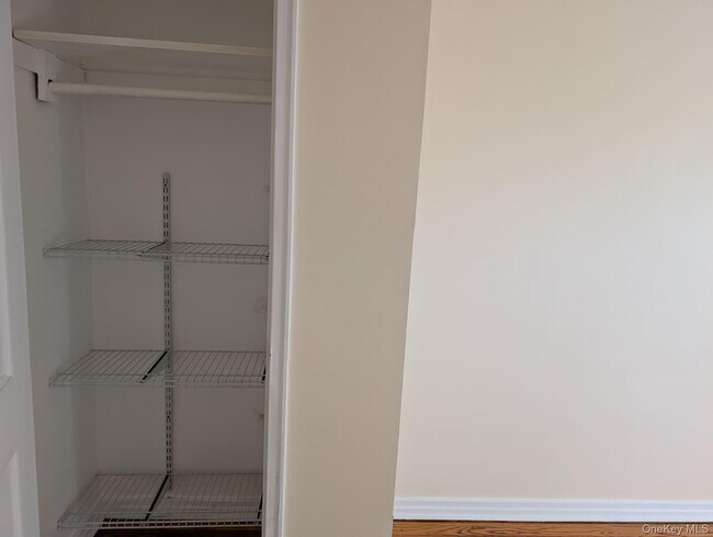 Photo - 75-40 197th St Apartamento