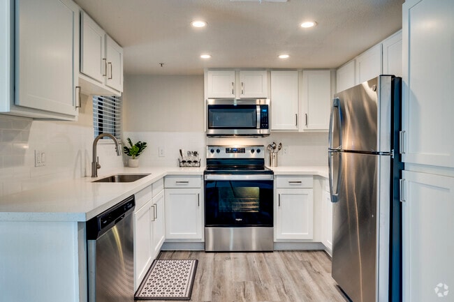 Kitchen - 1BR, 1BA - 723SF - Mosaic