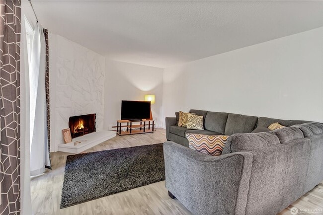 419 S 325th Pl
