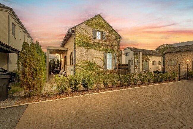 Photo - 192 Breakspear Ln