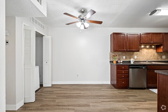2BR, 1BA - 750SF - Dining Room - Artista