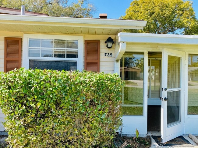 Building Photo - 735 Sixth St