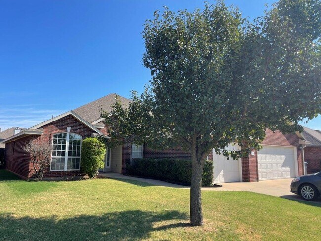 3 bed + an office, 2 baths with a 3 car ga... - 3 bed + an office, 2 baths with a 3 car ga...