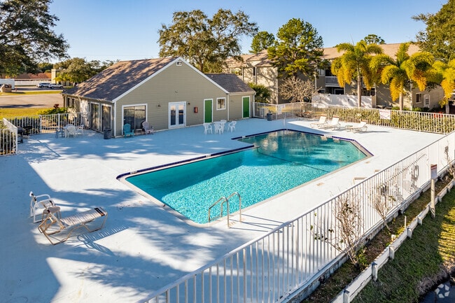 7298 Ulmerton Rd Largo, FL - Brittanys Place Apartments