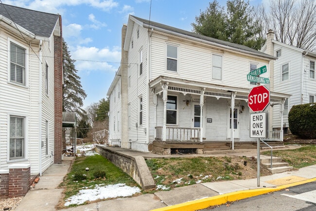 Photo - 324 Armstrong St