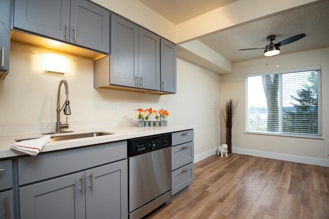 Caldera at Sunnybrook | Summit Premier Kitchen - Caldera at Sunnybrook Apartments