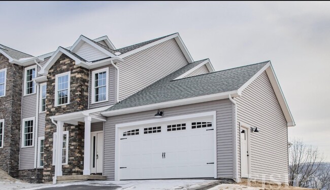 Building Photo - 33 Wisteria Ln