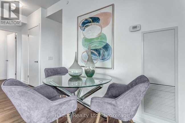 Photo - 2560 Eglinton Ave W Unité 1705