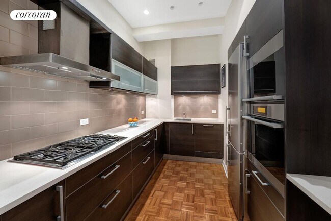 Photo - 425 Park Ave S