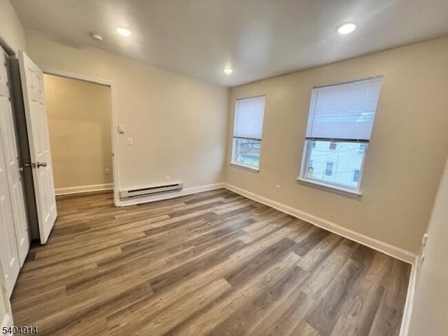 Photo - 12 Seeley St