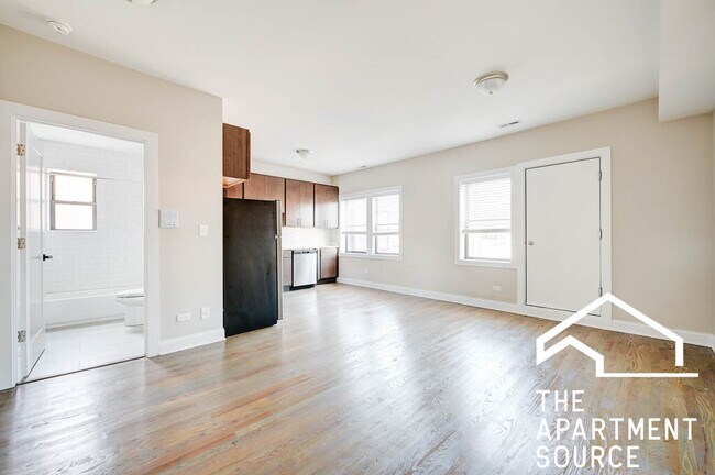 Photo - 3405 W Fullerton Ave Unidad 3a