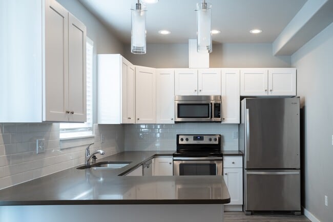 Building Photo - 924 S Division St