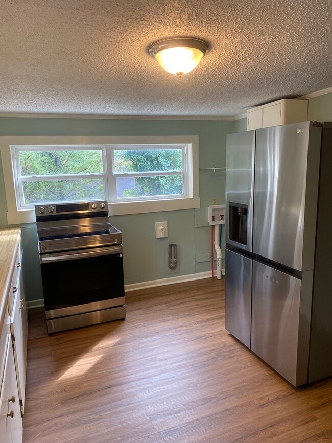 Photo - 4004 Luwana Ln