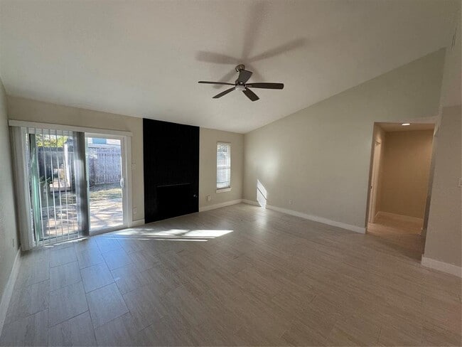 Photo - 9908 Willers Way