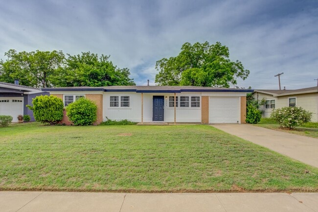 Building Photo - Charming Updated 3 Bedroom Rental