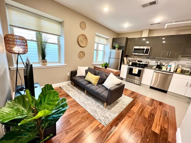 Fully furnished .Washer and Dryer .MOVE IN RIGHT Away - 1422 Callowhill St Unit 302