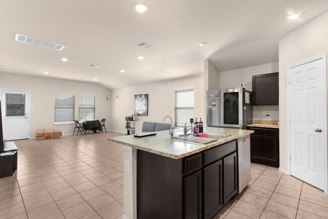 Photo - 4-bedroom 2-bathroom house!  Close to Fort Hood!