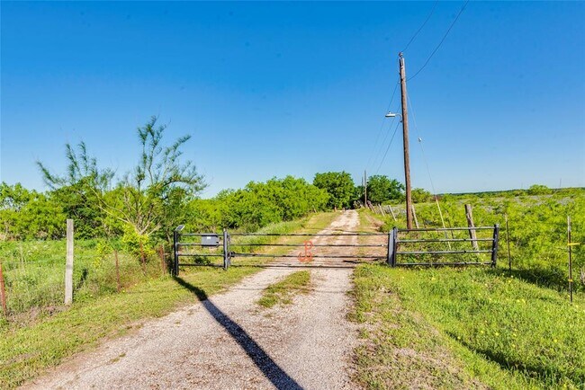 Photo - 501 Engelke Rd