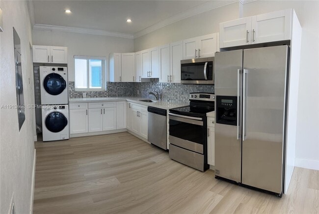 Building Photo - 1990 Bay Dr Unit 17