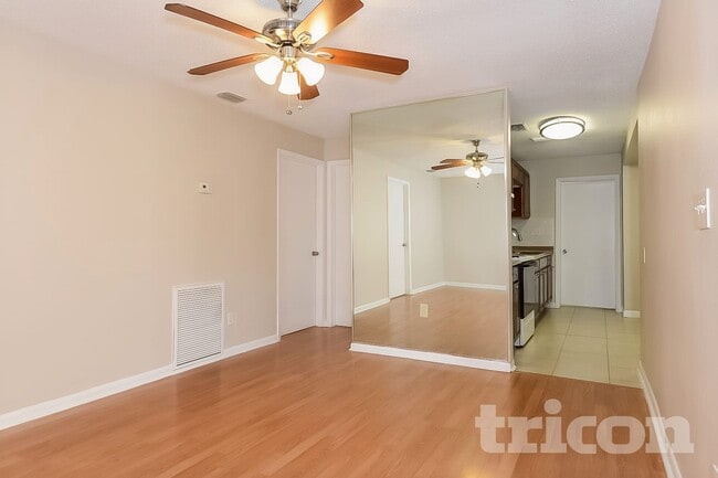 Photo - 10014 N Oklawaha Ave