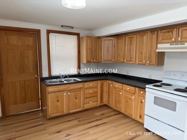 Building Photo - 27 Kineo St