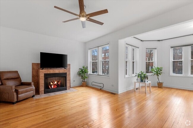 Building Photo - 6445 N Greenview Ave Unit 1 Rental