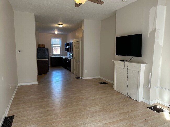 Photo - 3 bedroom Row house on the Northside!