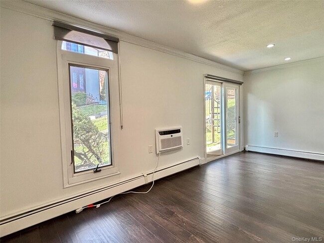 Photo - 12 Granada Crescent Unit 12