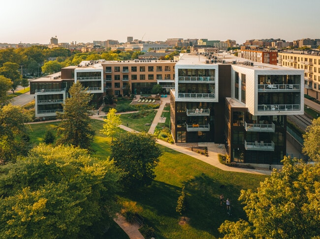 Photo - SEVEN27 at the Yards