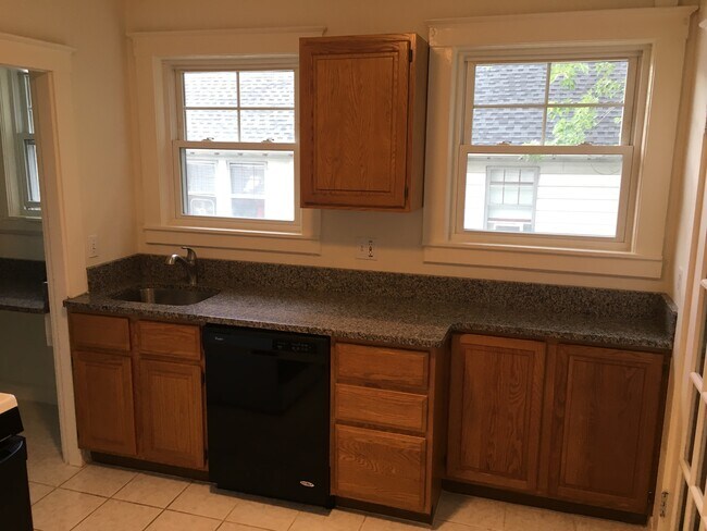 Building Photo - 106 Bennett St Unit 2