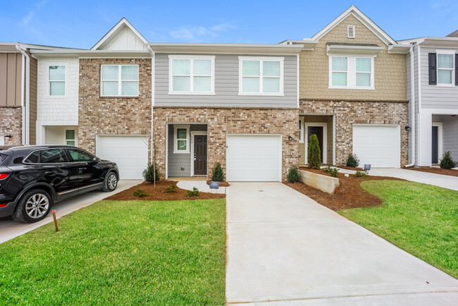 Building Photo - Fantastic 3bd/2ba home! Coming soon!