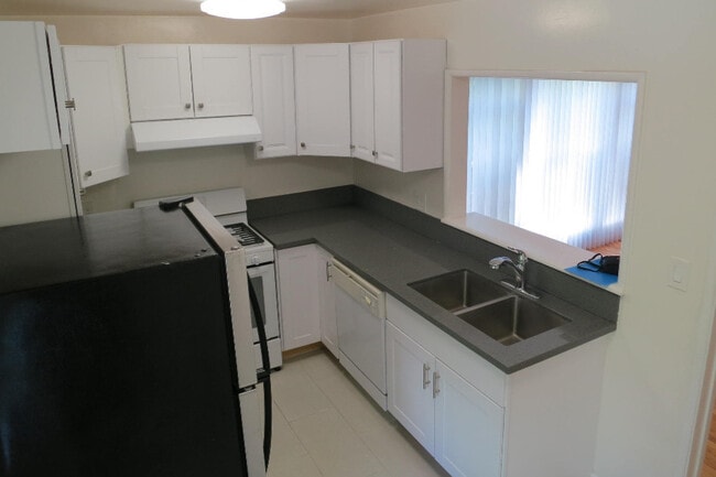 Kitchen - 1960 S Beverly Glen Blvd Unit 1960