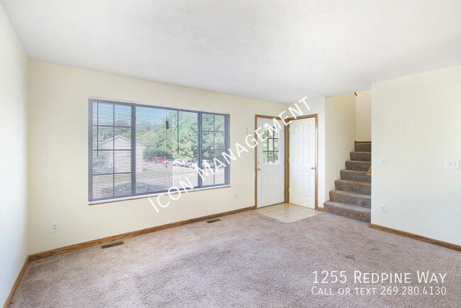 Photo - 1255 Redpine Way