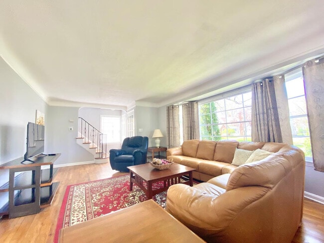 Building Photo - 2336 Canterbury Rd