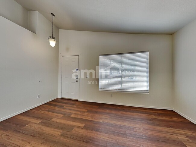 Photo - 8208 W Apache St