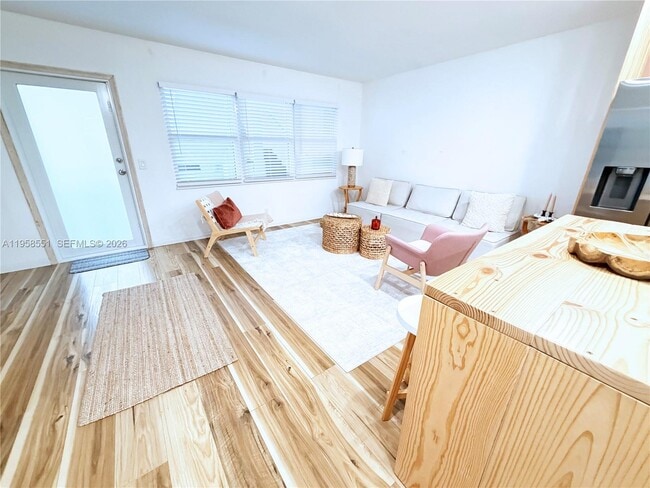 Photo - 2130 Cambridge F Unit 213o