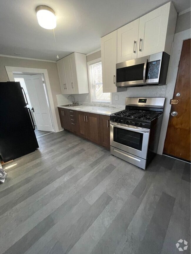 Building Photo - 1364 Jackson St Unit lower Rental