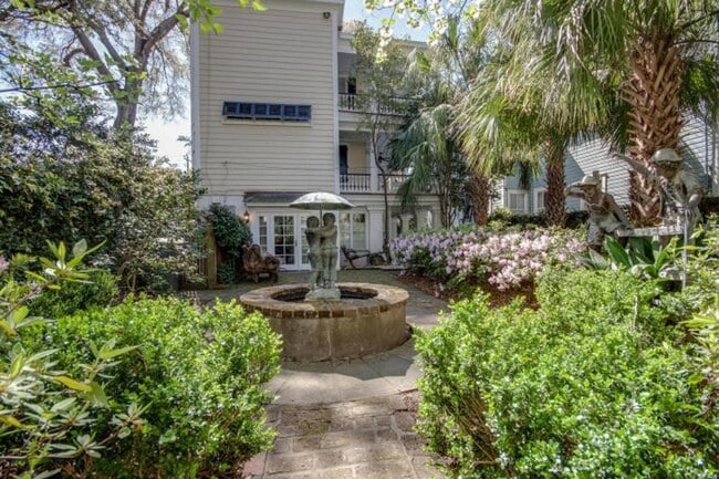 Photo - Beautiful 2 BR/1 BA Furnished Apartment Av...