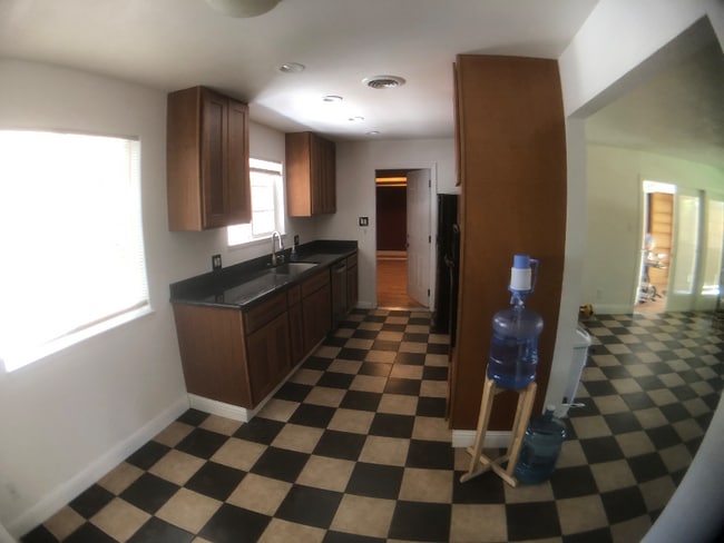 Photo - 906 Sycamore Ln