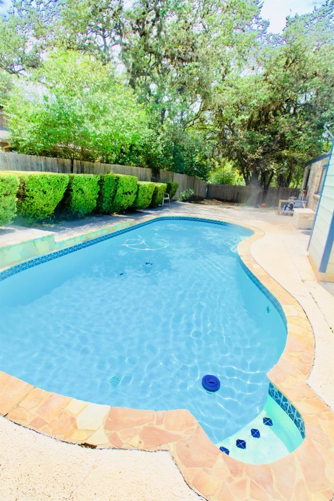 Photo - 1806 Encino Bend