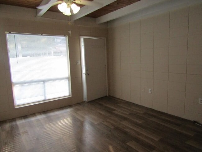 2008 Hillside Dr S