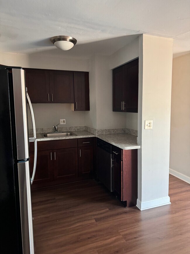 Photo - Circle Court