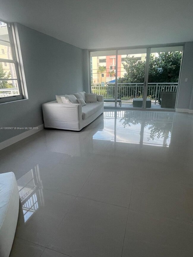 Building Photo - 9500 W Bay Harbor Dr Unit Apt 2H