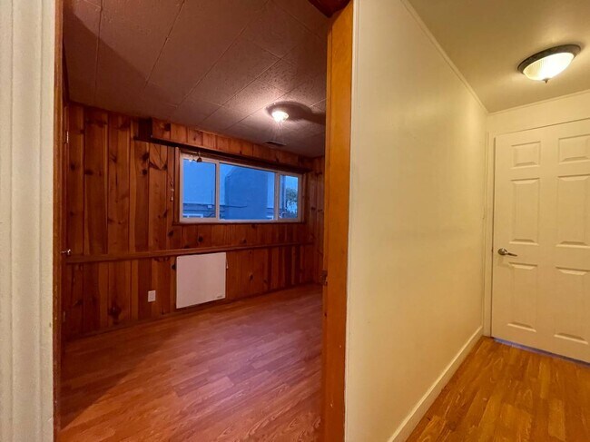 Photo - 6407 Clinton St