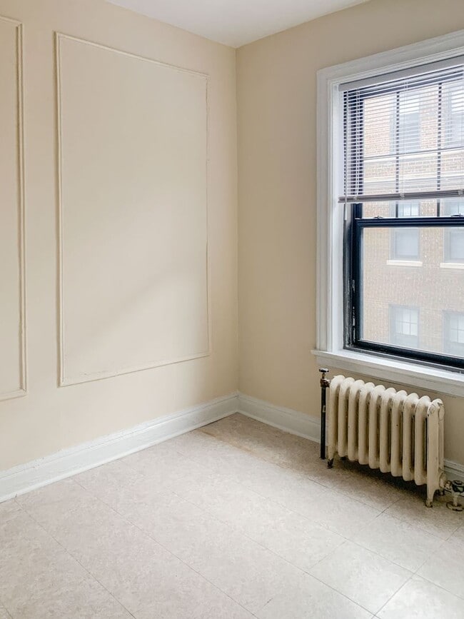 Photo - 522 W Briar Pl