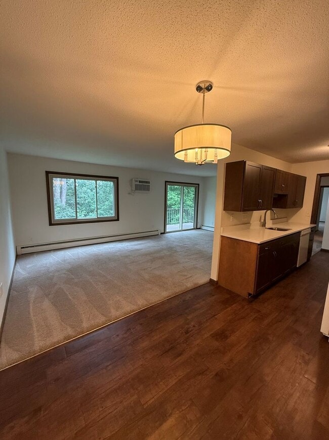 Building Photo - 5220 Interlachen Blvd Rental
