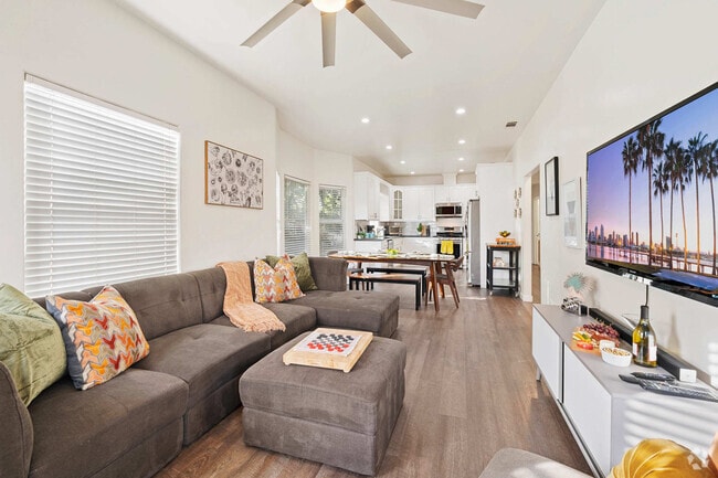 Building Photo - 3112 Nimitz Blvd Rental